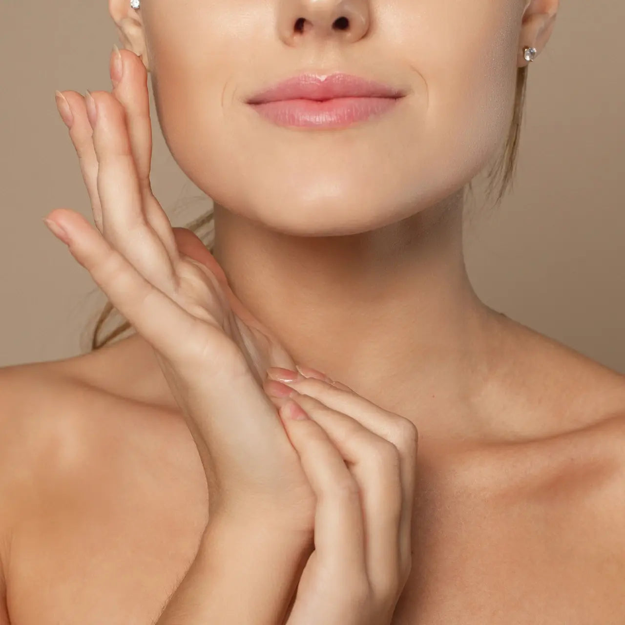 Soothes irritation and calms sensitive skin with Biophora Rejuvenating Elixir serum.