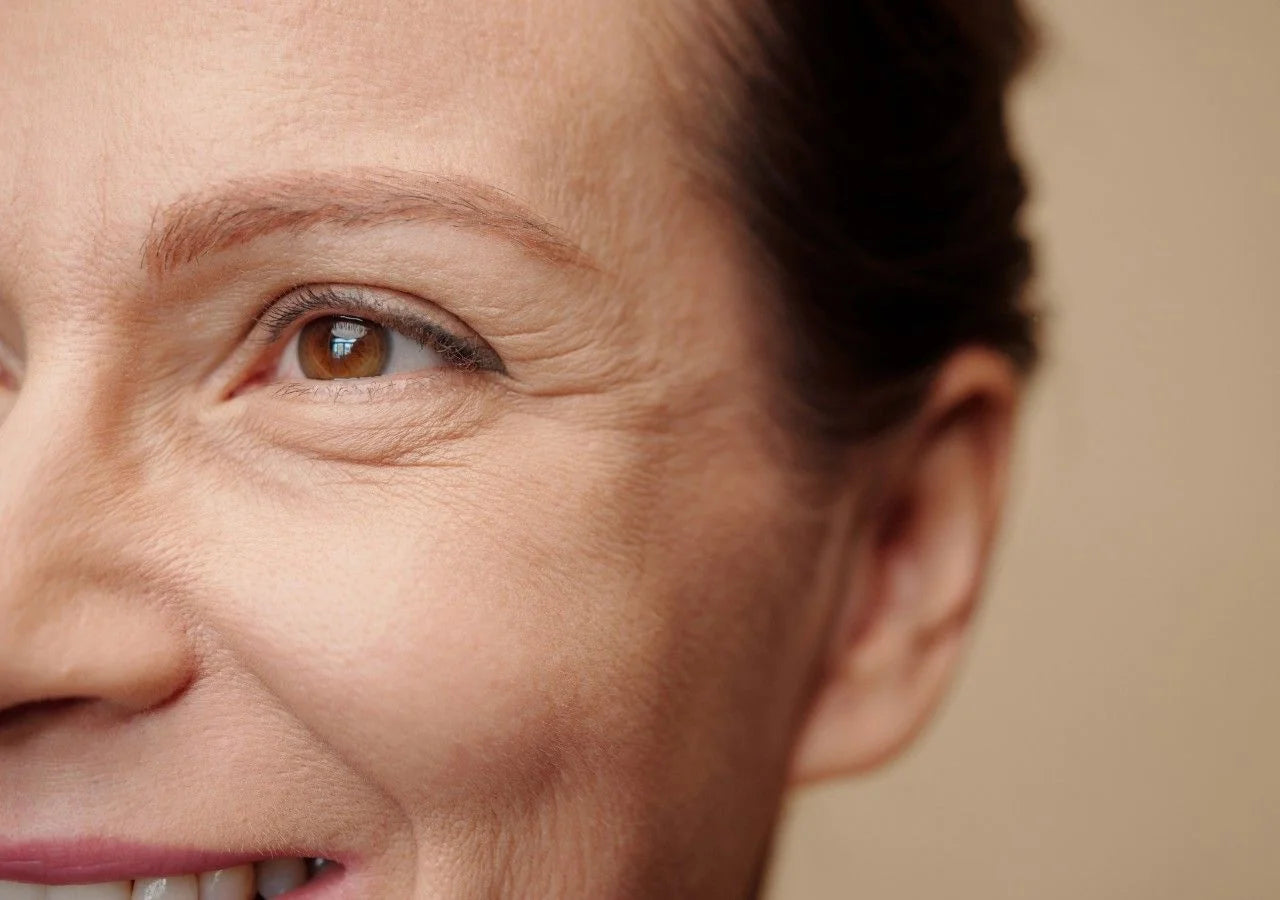 Anti-aging moisturizer with Bakuchiol & Retinol to reduce fine lines and refine skin texture.