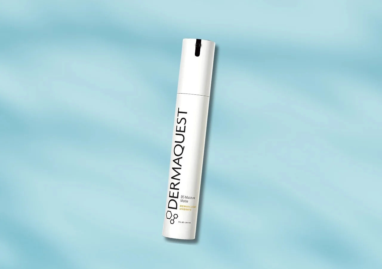 Serum with Centella Asiatica & Willow Bark Extract to reduce redness and strengthen the skin barrier.