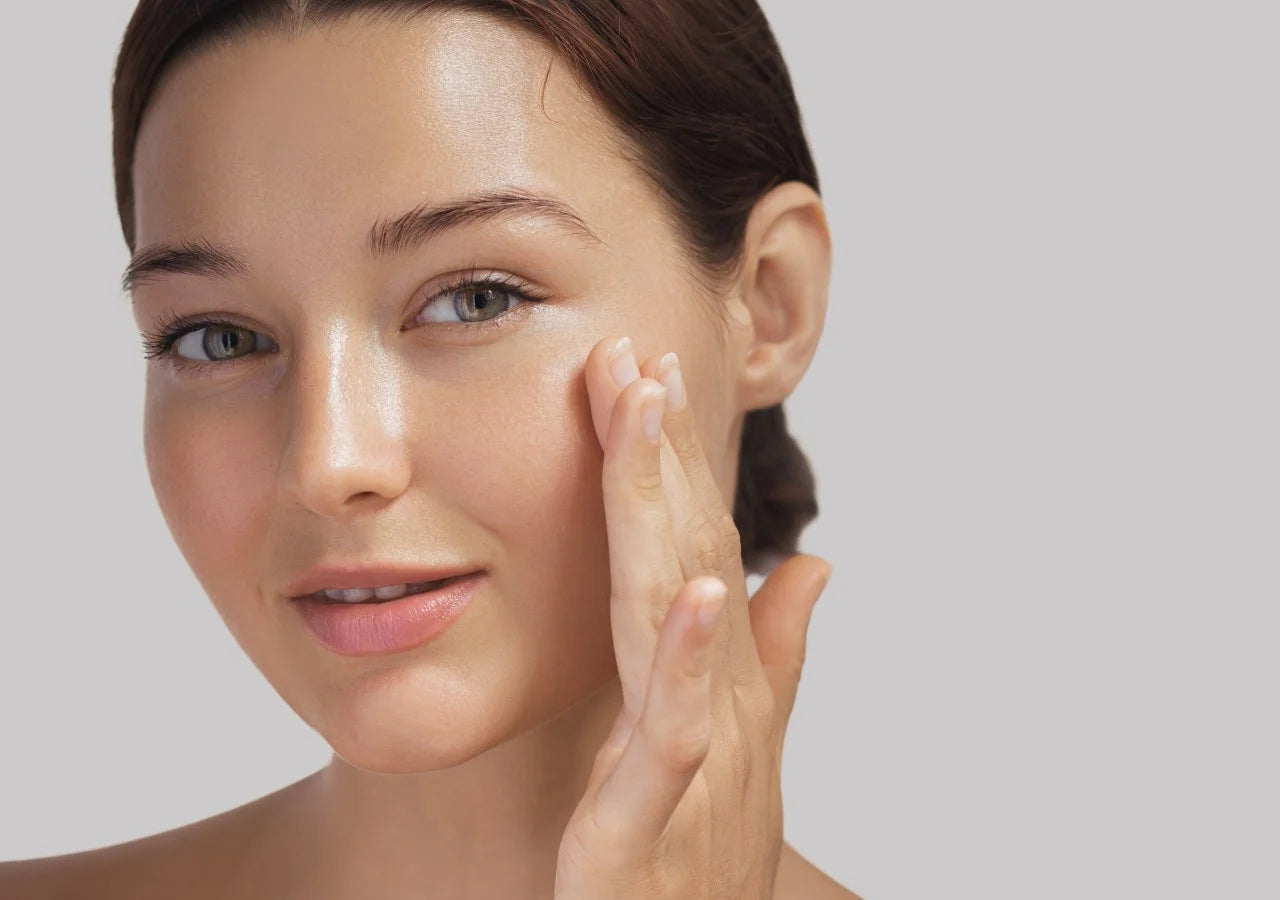 Exfoliating treatment pads with Salicylic & Mandelic Acid to unclog pores and reduce breakouts.
