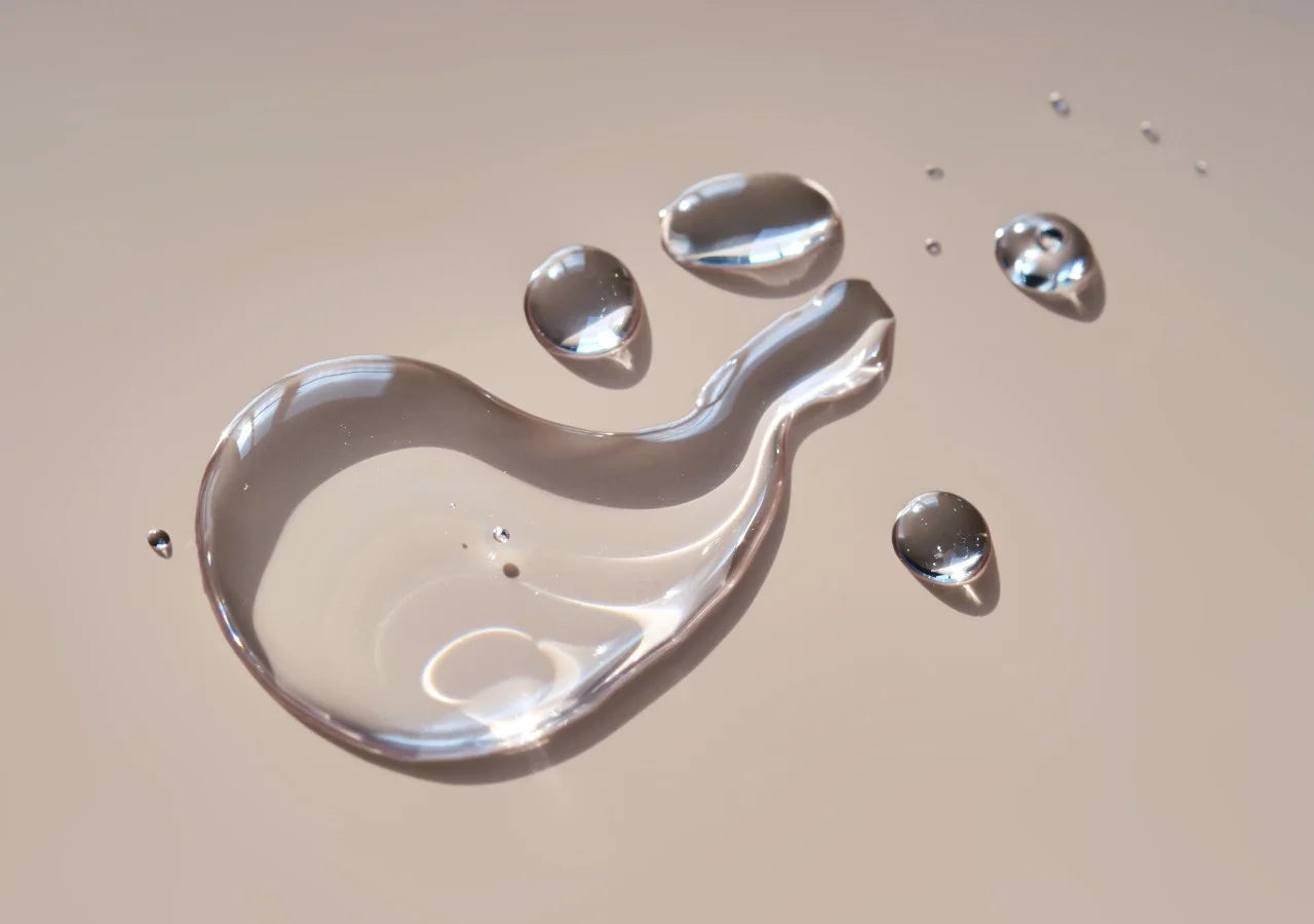 Hydrating serum with Hyaluronic Acid and Aloe Vera for smooth skin