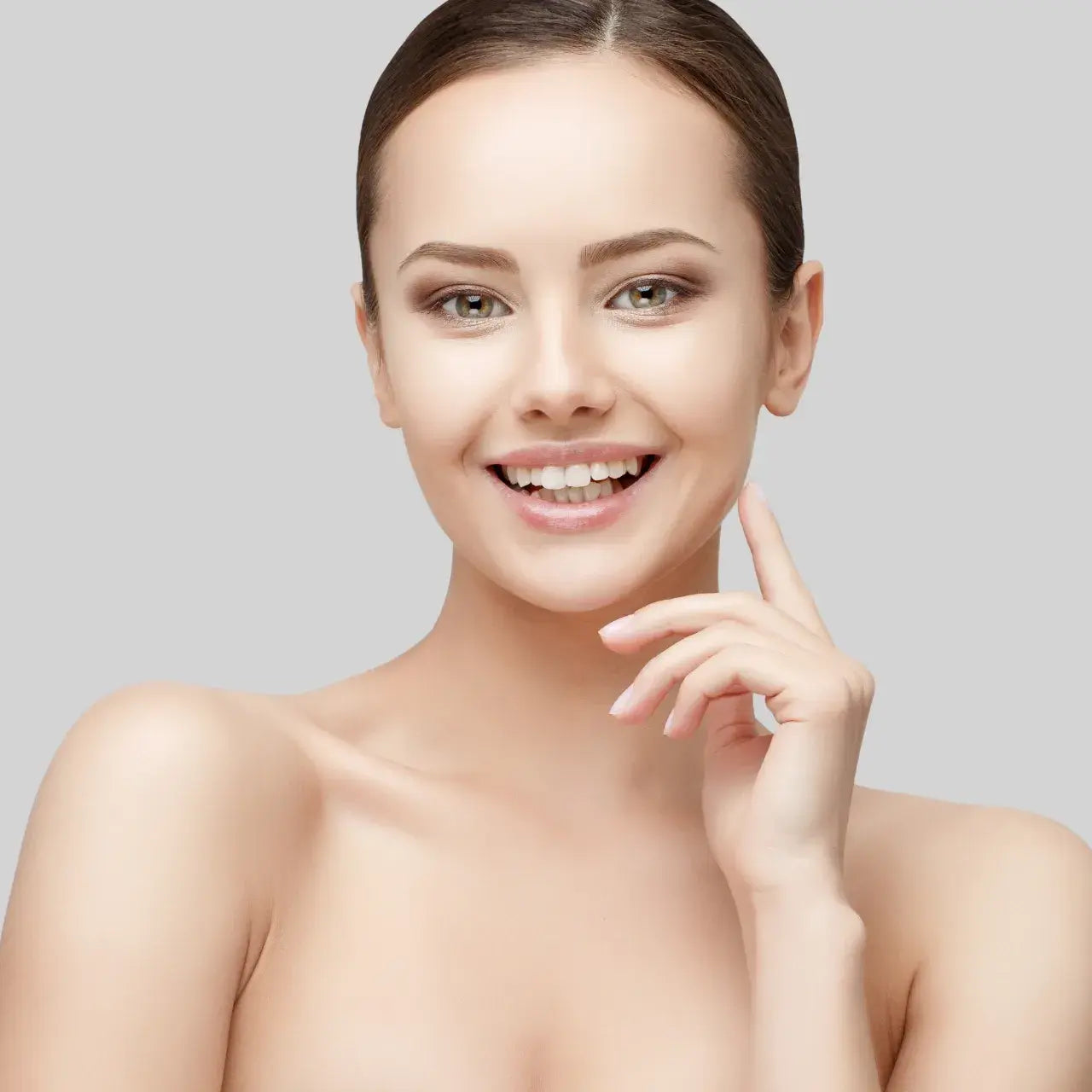 DermaQuest DermaClear Kit helps achieve clearer skin by targeting acne and breakouts with ingredients like Salicylic Acid and Azelaic Acid.