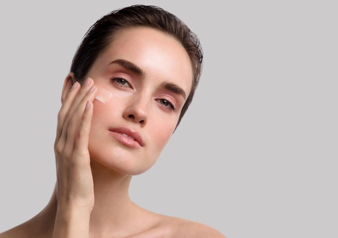 Firming moisturizer with Peptides, Retinyl Palmitate, and Green Tea to improve elasticity and smooth skin texture.