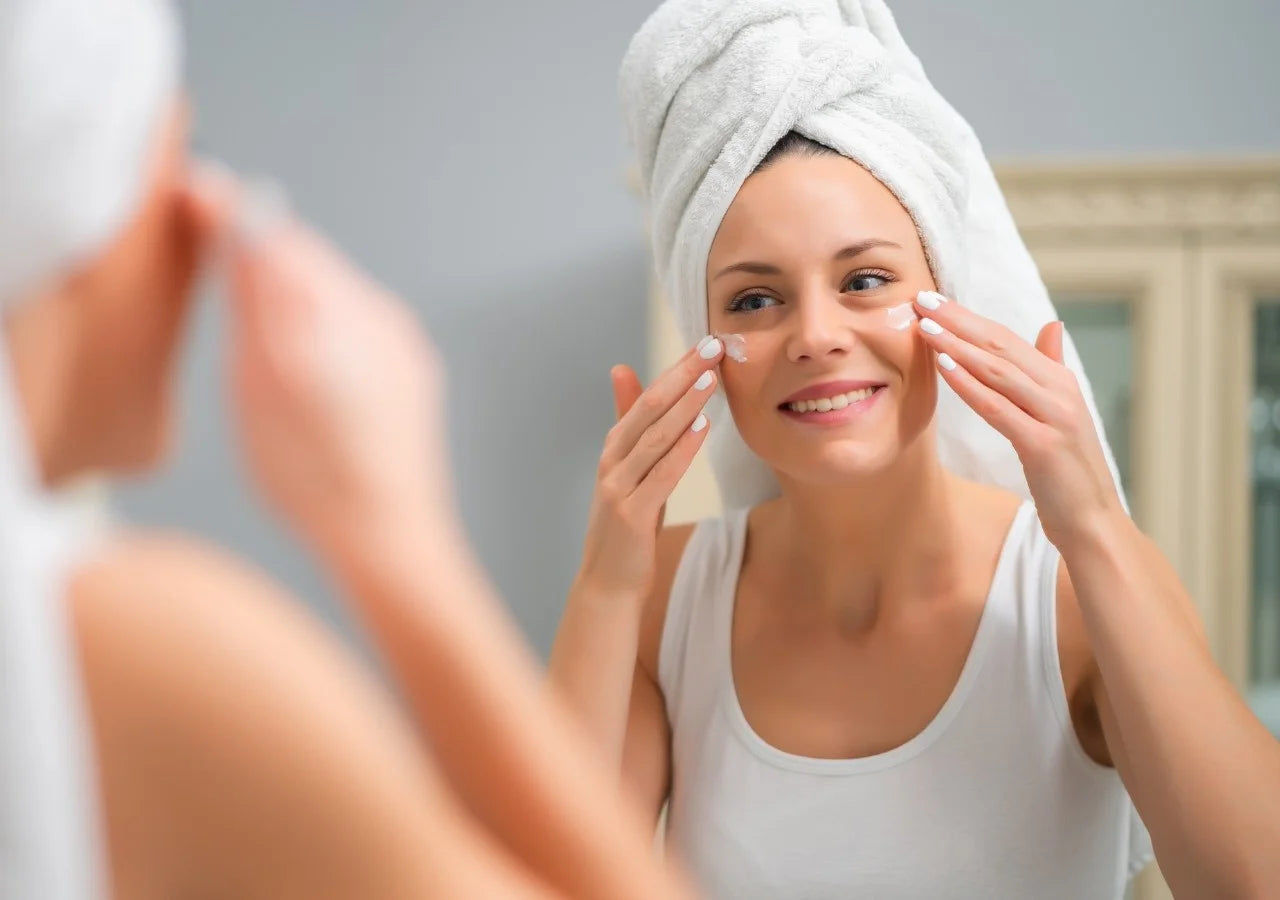 Exfoliating cleanser with Glycolic & Lactic Acid to smooth texture and brighten skin tone.