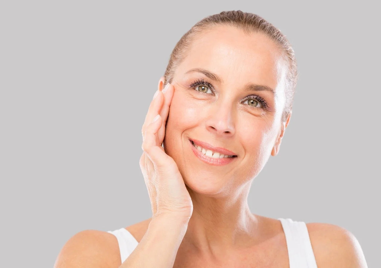 Antioxidant-rich moisturizer with Bakuchiol & Peptides to shield skin from premature aging.