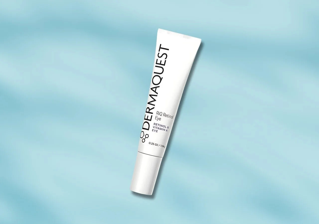 Hyaluronic acid and ceramides deeply hydrate and strengthen the eye area