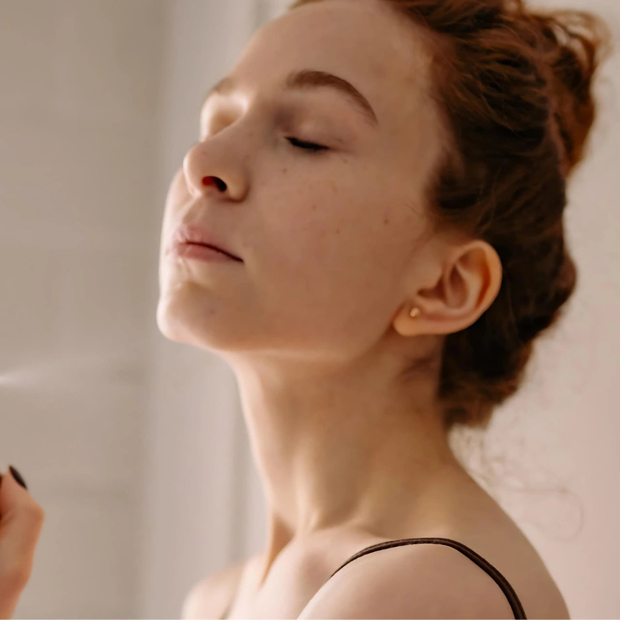 Epicutis™ mist hydrates and soothes sensitive skin with plant-based humectants and calming Hinoki Wood Oil.