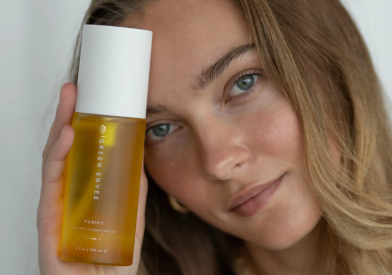Deep cleansing oil dissolves makeup and impurities without stripping skin