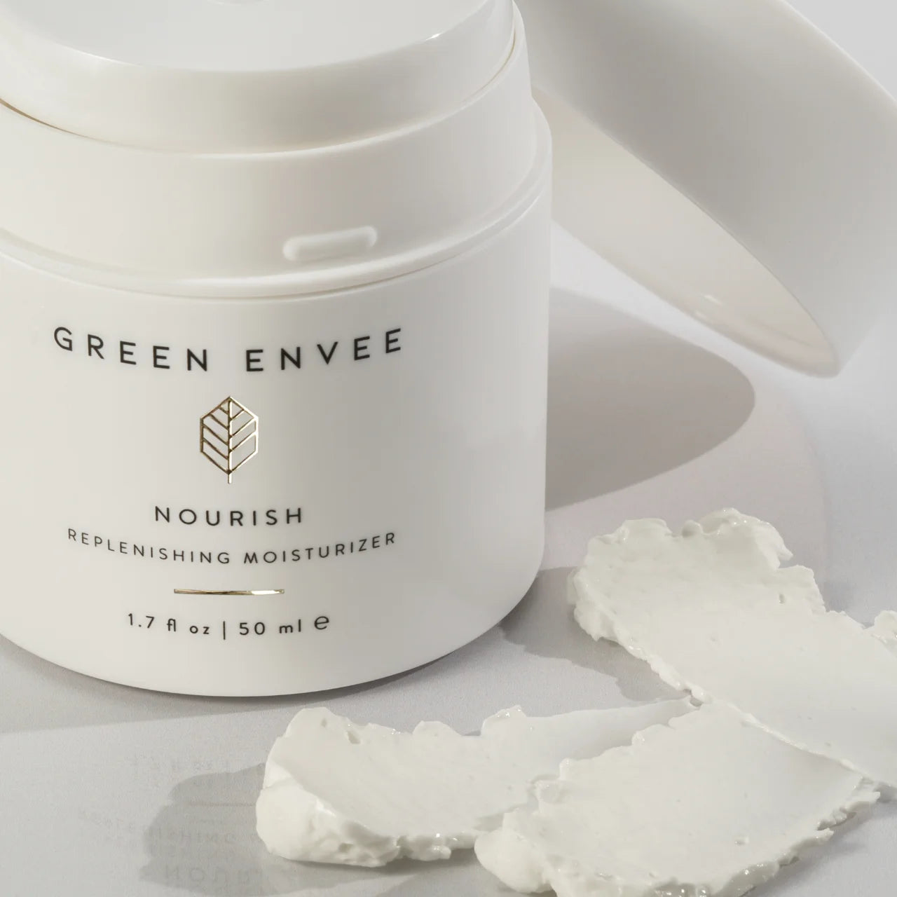 Green Envee Nourish Replenishing Moisturizer is a daily hydrating face cream that restores moisture, smooths fine lines, and enhances skin radiance.