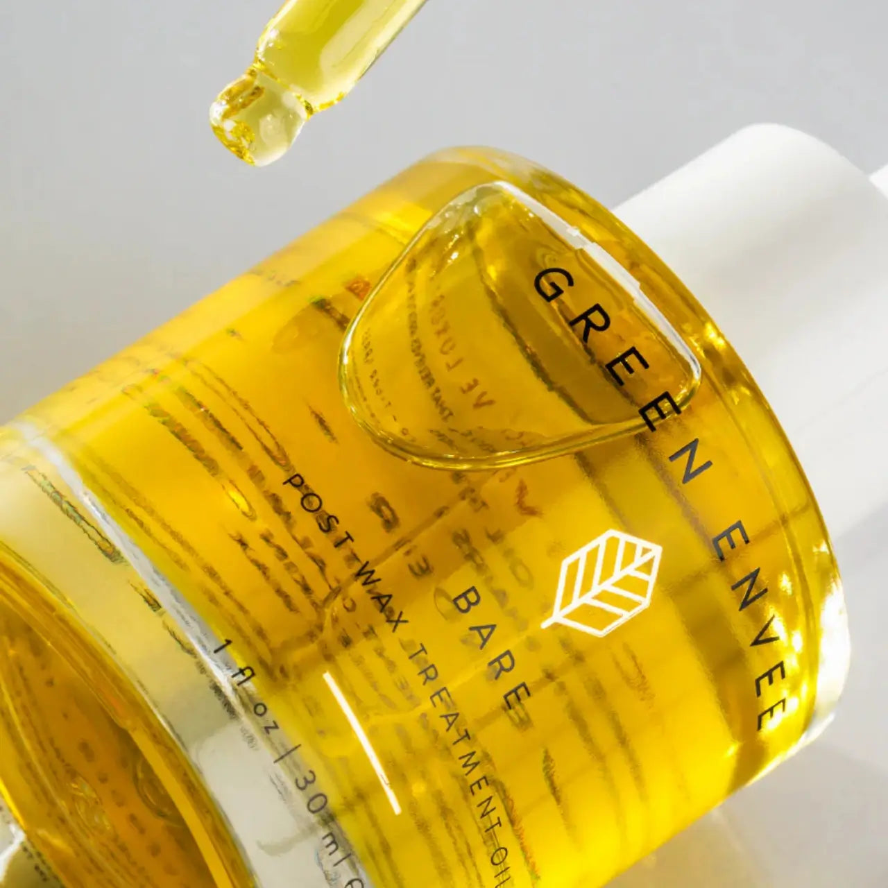 Green Envee Post Wax Oil with jojoba, camellia, and grape seed oils for lightweight hydration and skin nourishment.