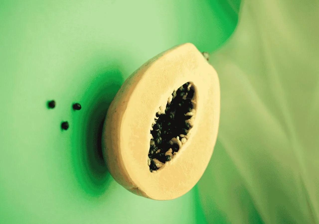 Green tea and vitamin E protect against free radicals while honey and squalane hydrate the skin