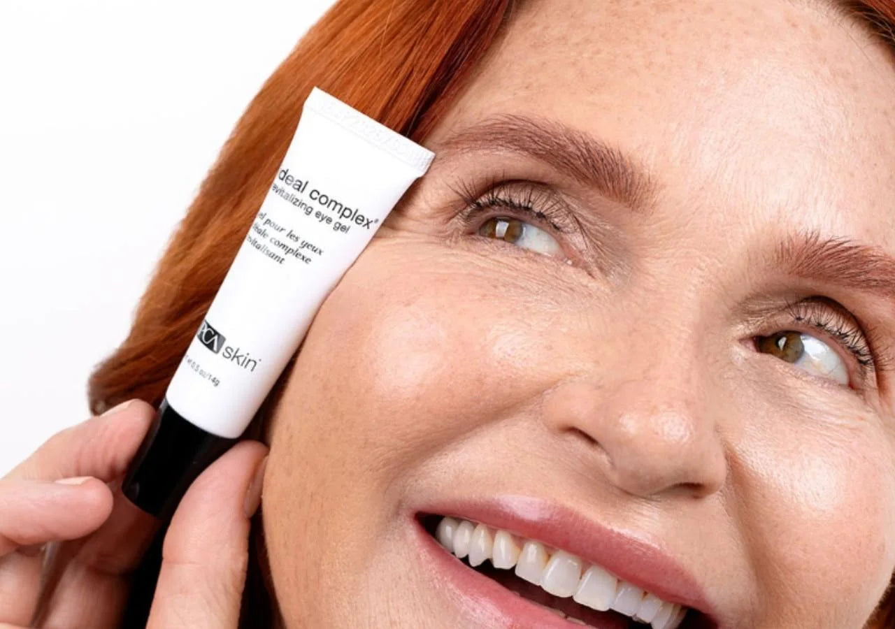 Dermaquest 3D HydraFirm Serum restores skin firmness and elasticity with Peptides and Plant Stem Cells.