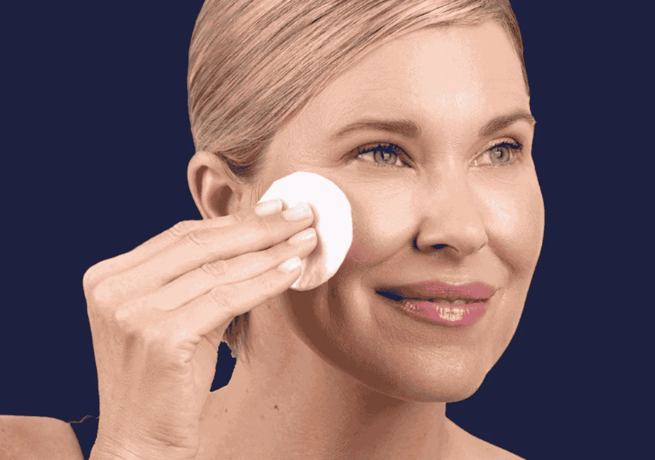 Pumpkin enzyme and lactic acid gently exfoliate and resurface skin for a glowing, smooth complexion.