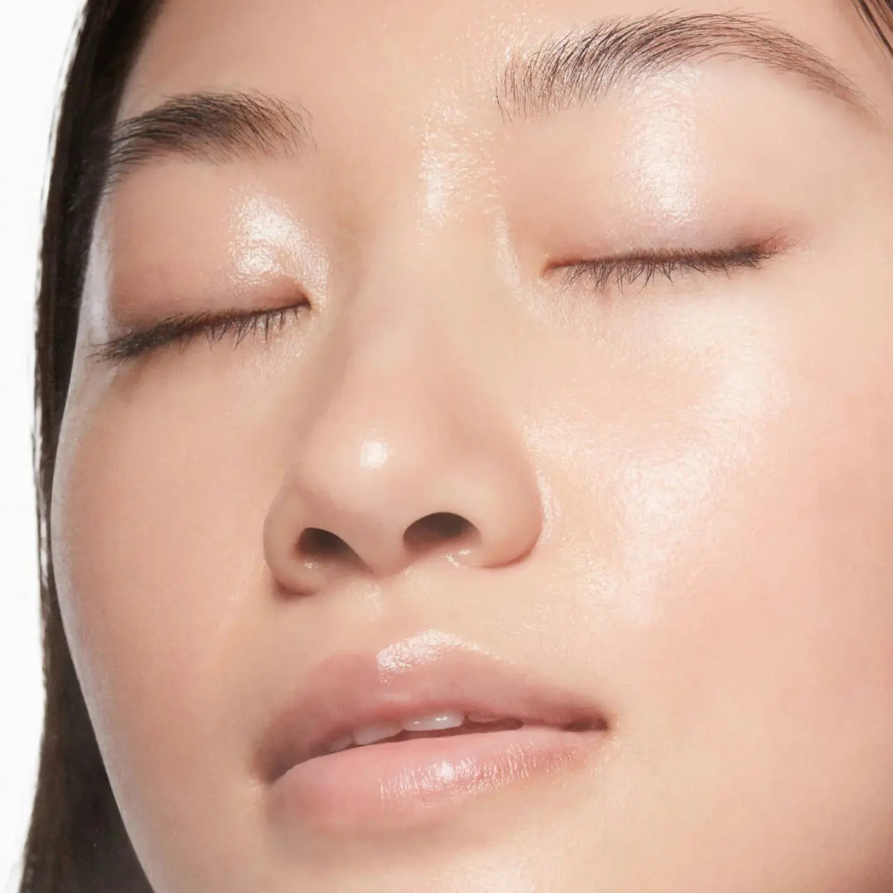SkinCeuticals Phyto Corrective Mask deeply hydrates and replenishes moisture, restoring skin’s smoothness and radiance.