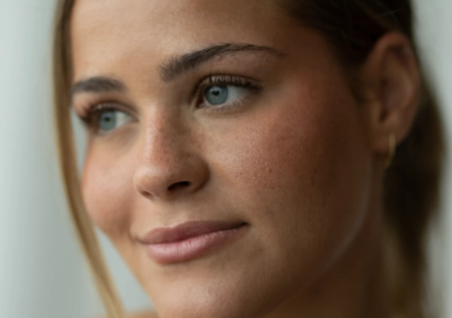 Revitalizing enzyme cleansing powder for renewed, youthful skin