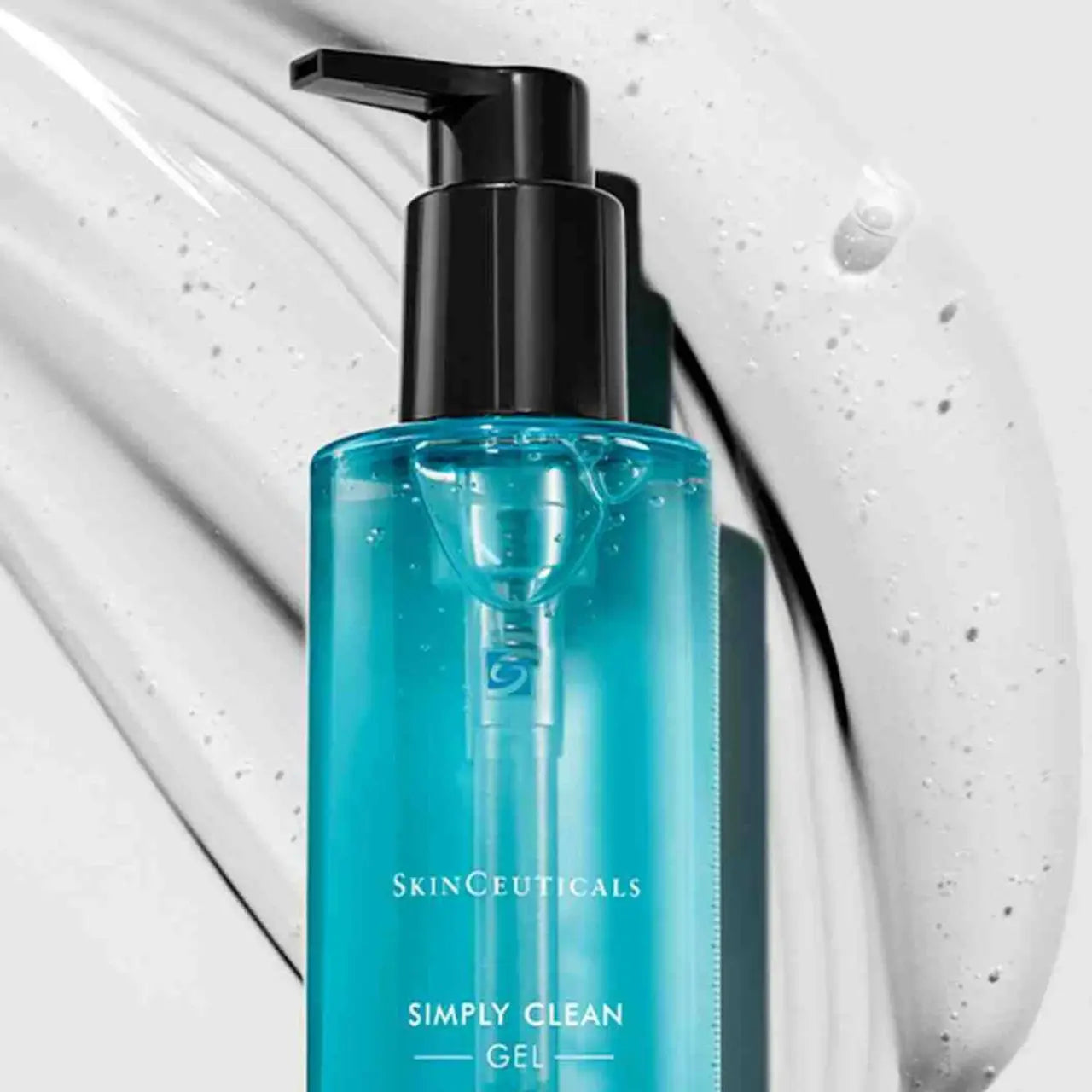 SkinCeuticals Simply Clean Gel Cleanser effectively removes waterproof makeup, excess oil, and impurities, leaving the skin clean and refreshed.