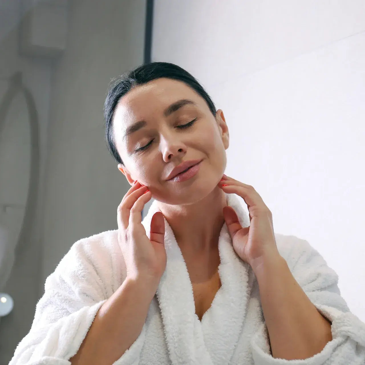 Skinbetter Science Cleansing Gel hydrates and soothes with aloe, chamomile, and cucumber extract, leaving skin calm and refreshed.
