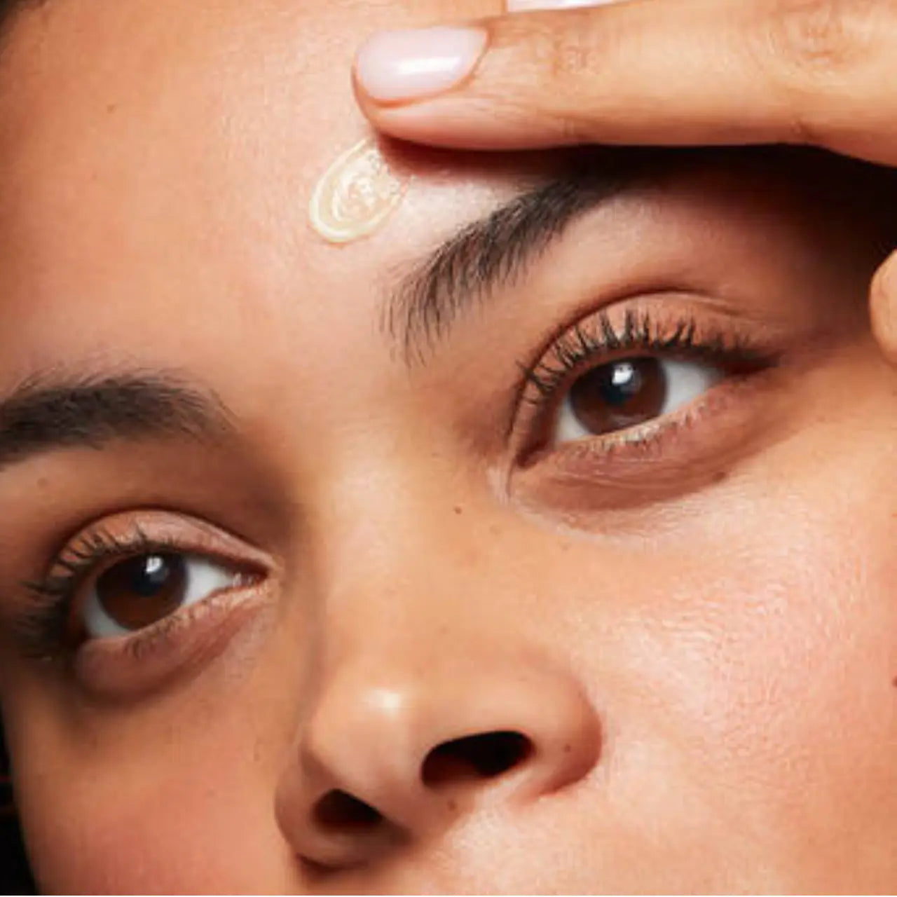 SkinCeuticals Retinol 0.5 refines skin texture, reduces wrinkles, and evens tone for a smoother, youthful complexion.