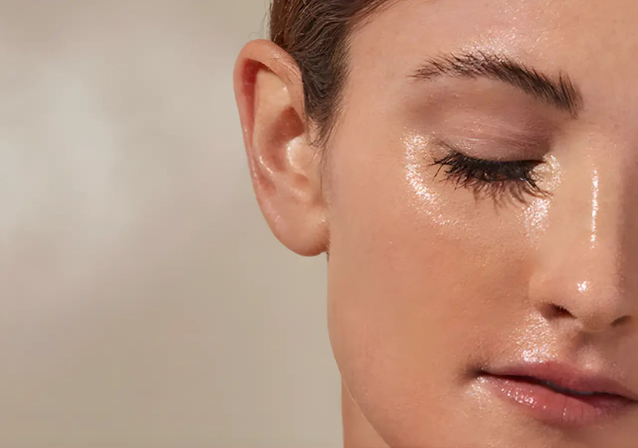 Ceramide-Infused Hydrating Face Mist to Strengthen Skin Barrier and Lock in Moisture