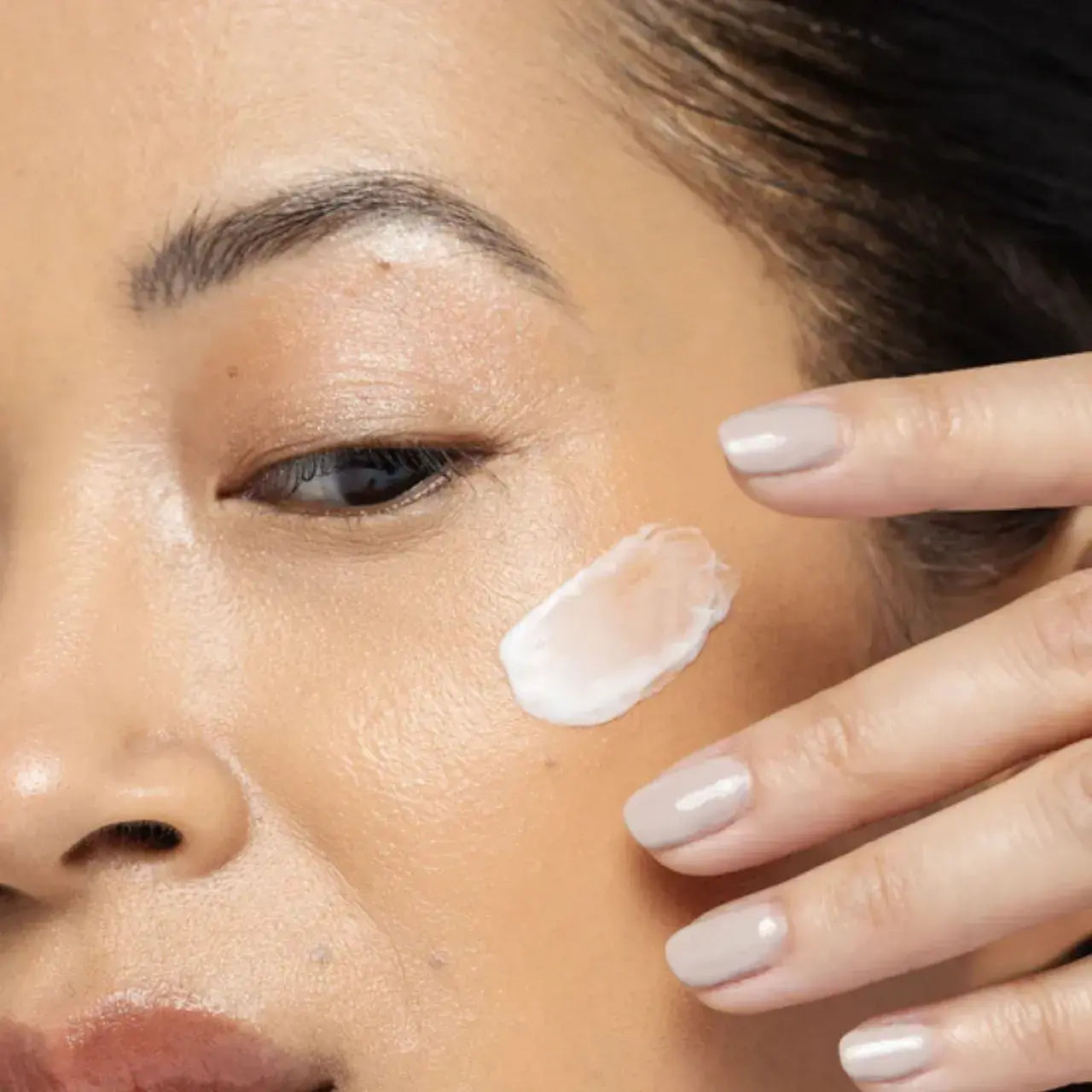 Vivier AHA/BHA Exfoliating Cream targets acne and signs of aging with a powerful blend of exfoliating ingredients.