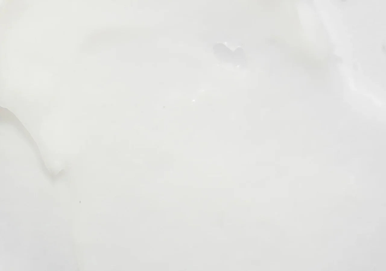 Gentle, oil-free cleanser that removes impurities while keeping skin hydrated