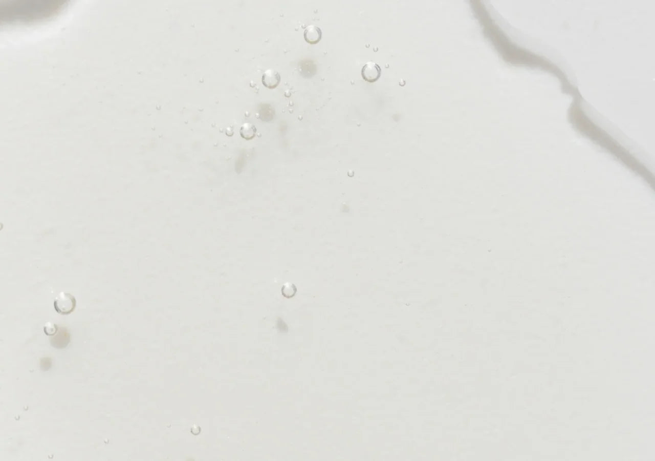 Hydrating formula locks in moisture and supports skin barrier repair
