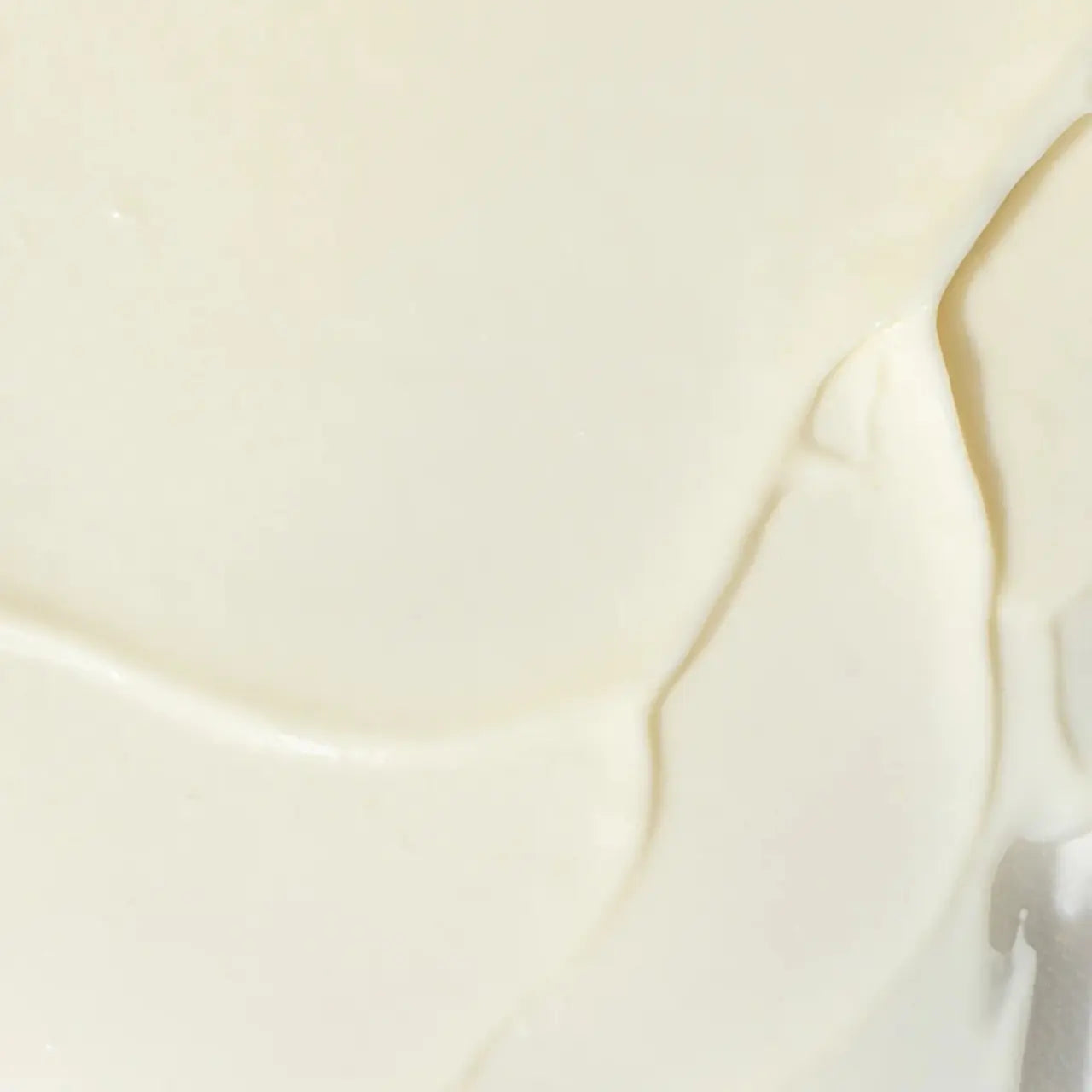 Vivier® GrenzCine Neck deeply hydrates and nourishes aging skin, restoring softness and moisture balance.