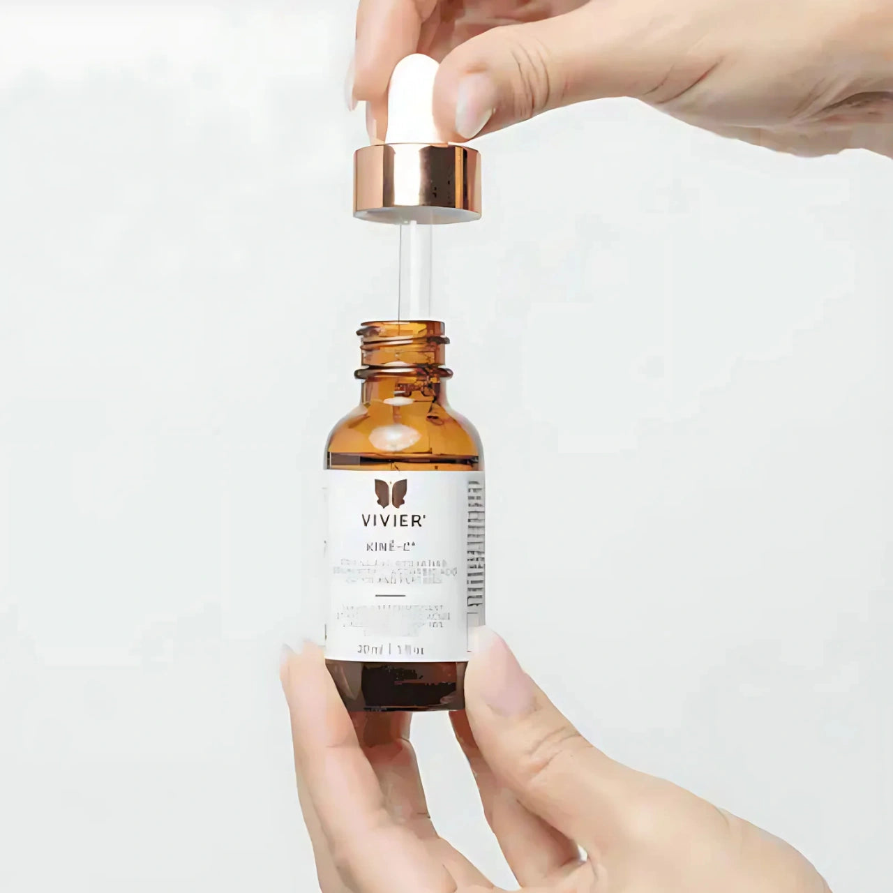 Vivier® Kine-C oil-free serum delivers deep hydration without greasiness, leaving skin soft, nourished, and refreshed.
