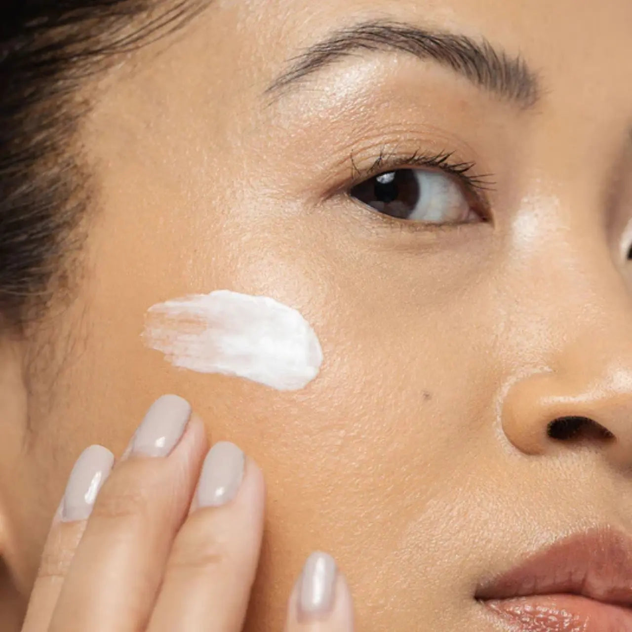Vivier® Nightly Age-Defying Moisturizer provides deep hydration with hyaluronic acid and squalane for soft, plump, and nourished skin overnight.