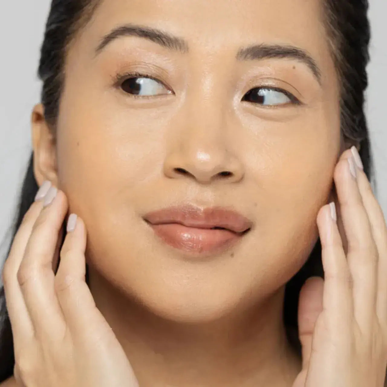 Vivier® Ultra Purifying Clay Mask unclogs pores, removes impurities, and deeply cleanses skin with Kaolin clay and Salicylic Acid.