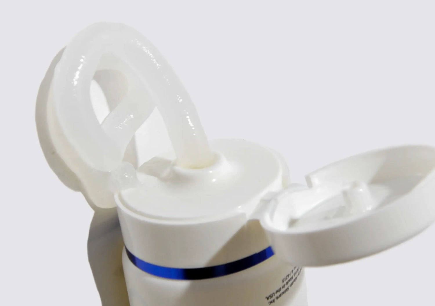 Hydrating balm restores moisture and strengthens skin barrier
