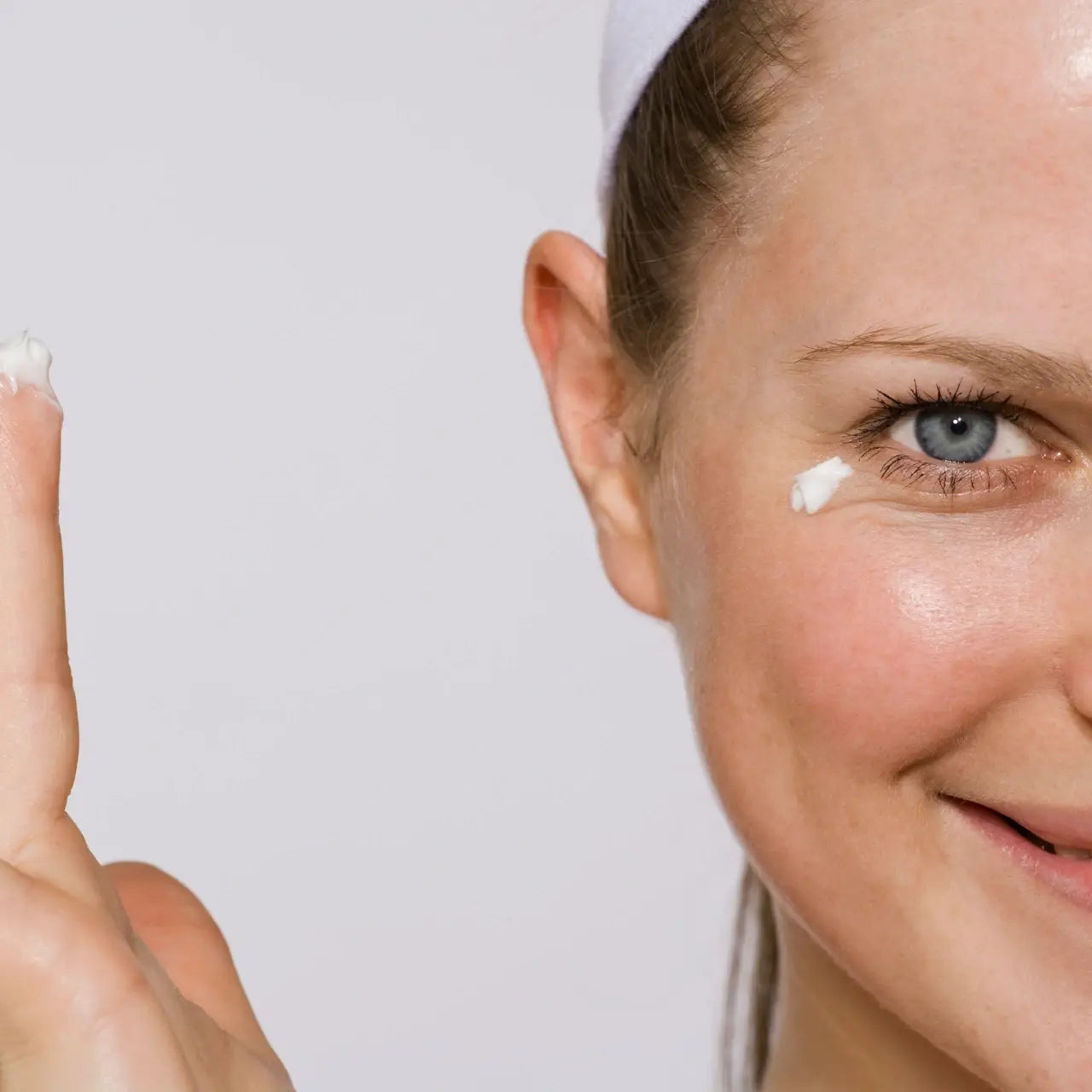Intense Hydration Care, Biophora Gentle AHA Cream nourishes and locks in moisture for soft, plump, and healthy skin.