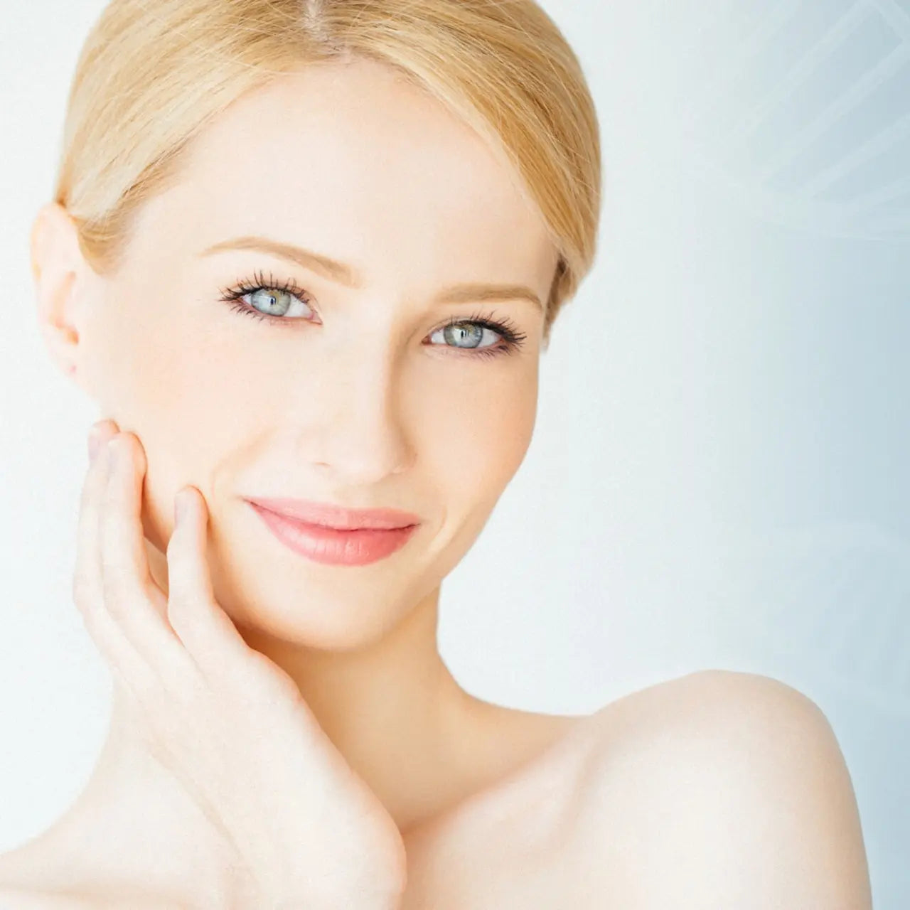 Brighten and even skin tone with Biophora Ultimate Refining Serum, enriched with Vitamin C and niacinamide.