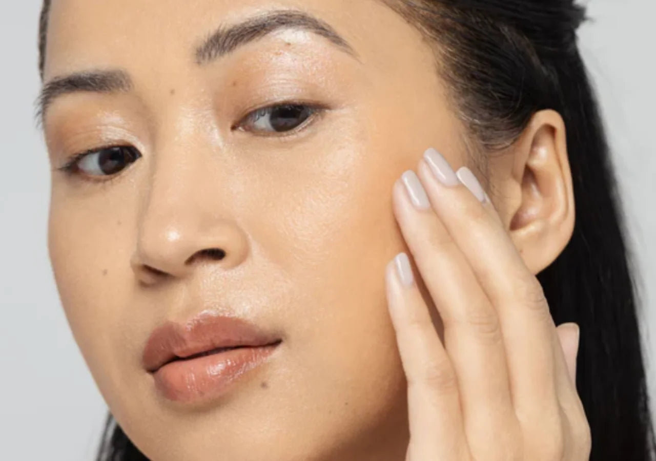 100% mineral sunscreen with Zinc Oxide & Titanium Dioxide for SPF 30 broad-spectrum UVA/UVB protection.