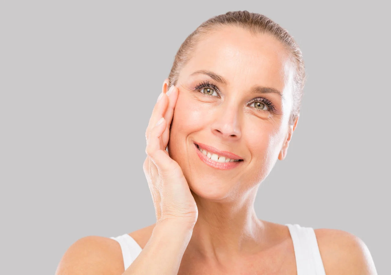 Peptide-infused moisturizer that boosts collagen, restores elasticity, and firms aging skin.