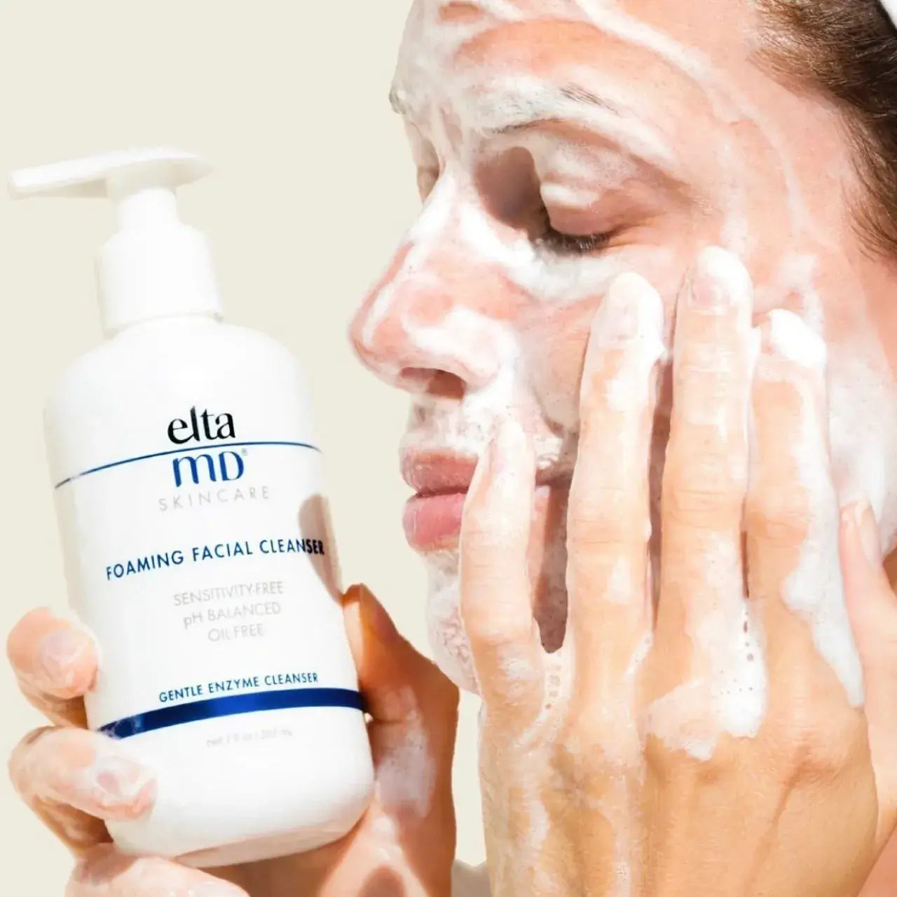 EltaMD Foaming Facial Cleanser deeply cleanses pores, removing makeup, oil, and impurities for a refreshed complexion.