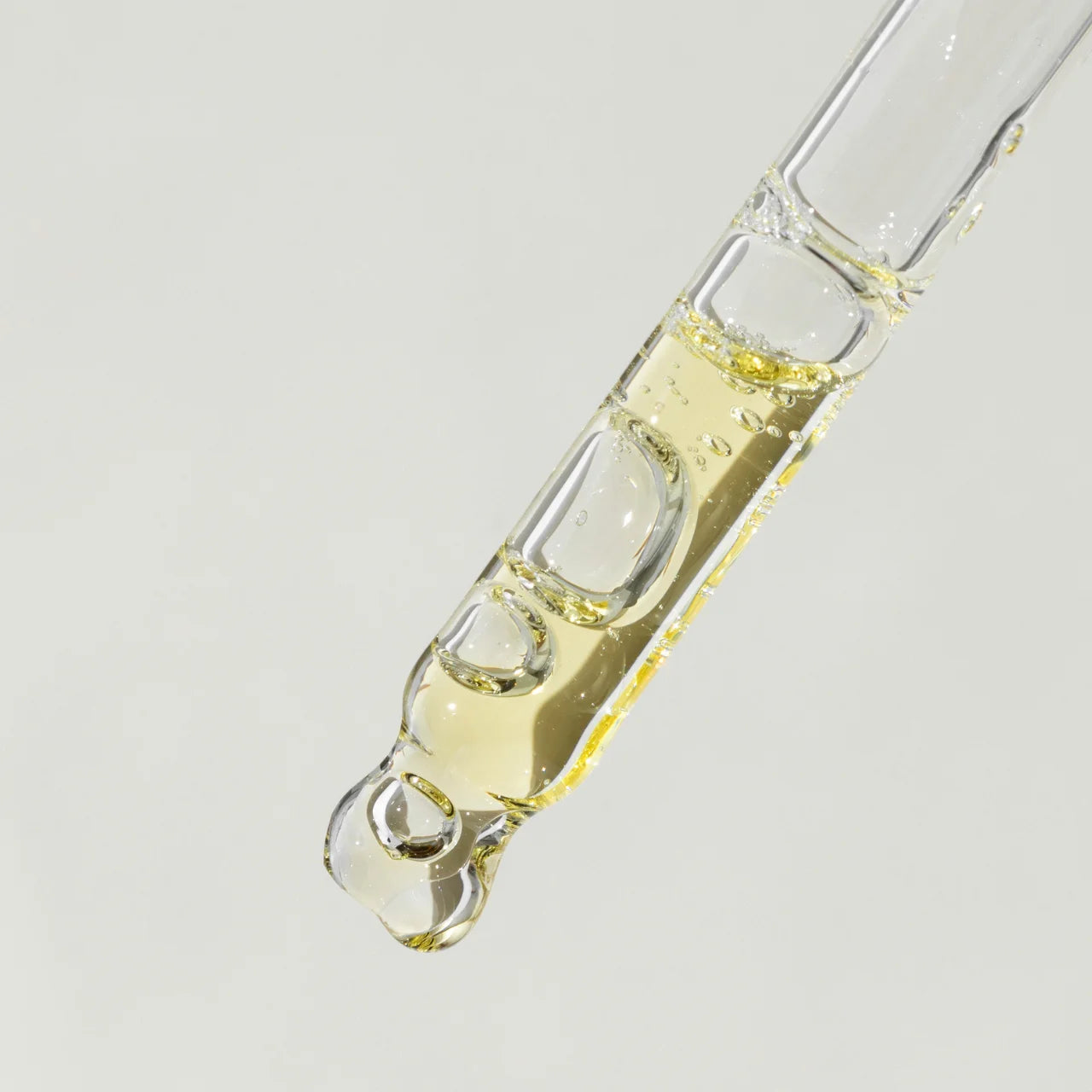 Green Envee Flora Elixir Botanic Oil Serum – hydrating facial oil serum infused with botanicals to moisturize, smooth, and brighten skin.