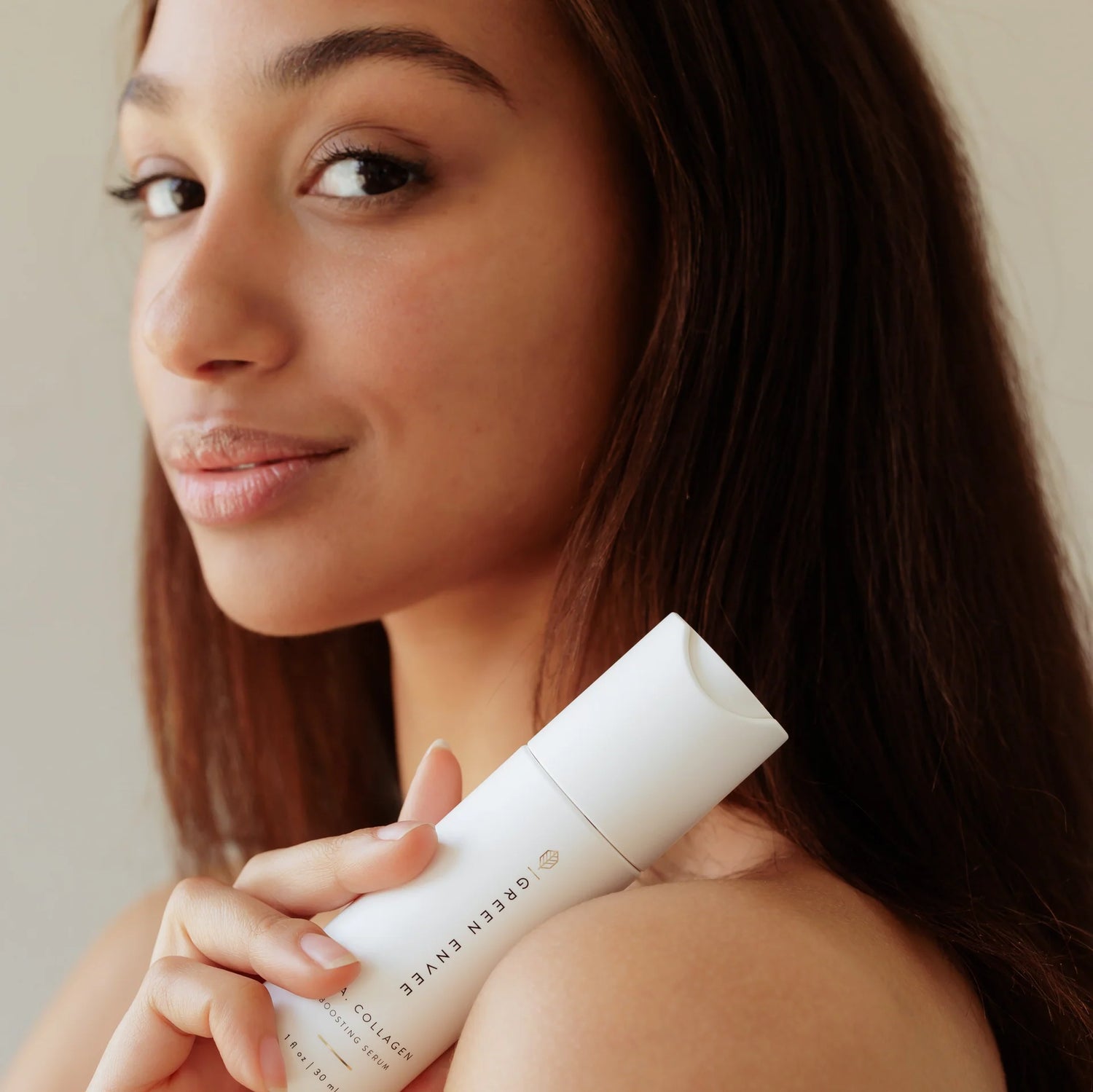 Green Envee H.A. Collagen Boosting Serum boosts collagen renewal, helping improve firmness, elasticity, and youthful skin texture.