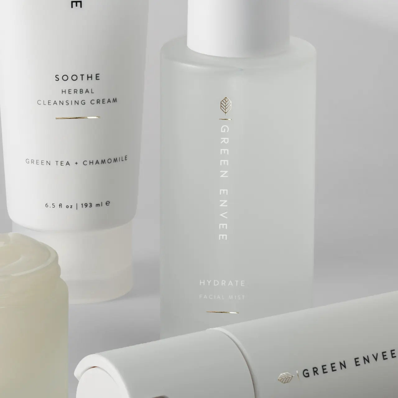 Green Envee Hydrate Facial Mist reviving skin radiance for a healthy daily glow.