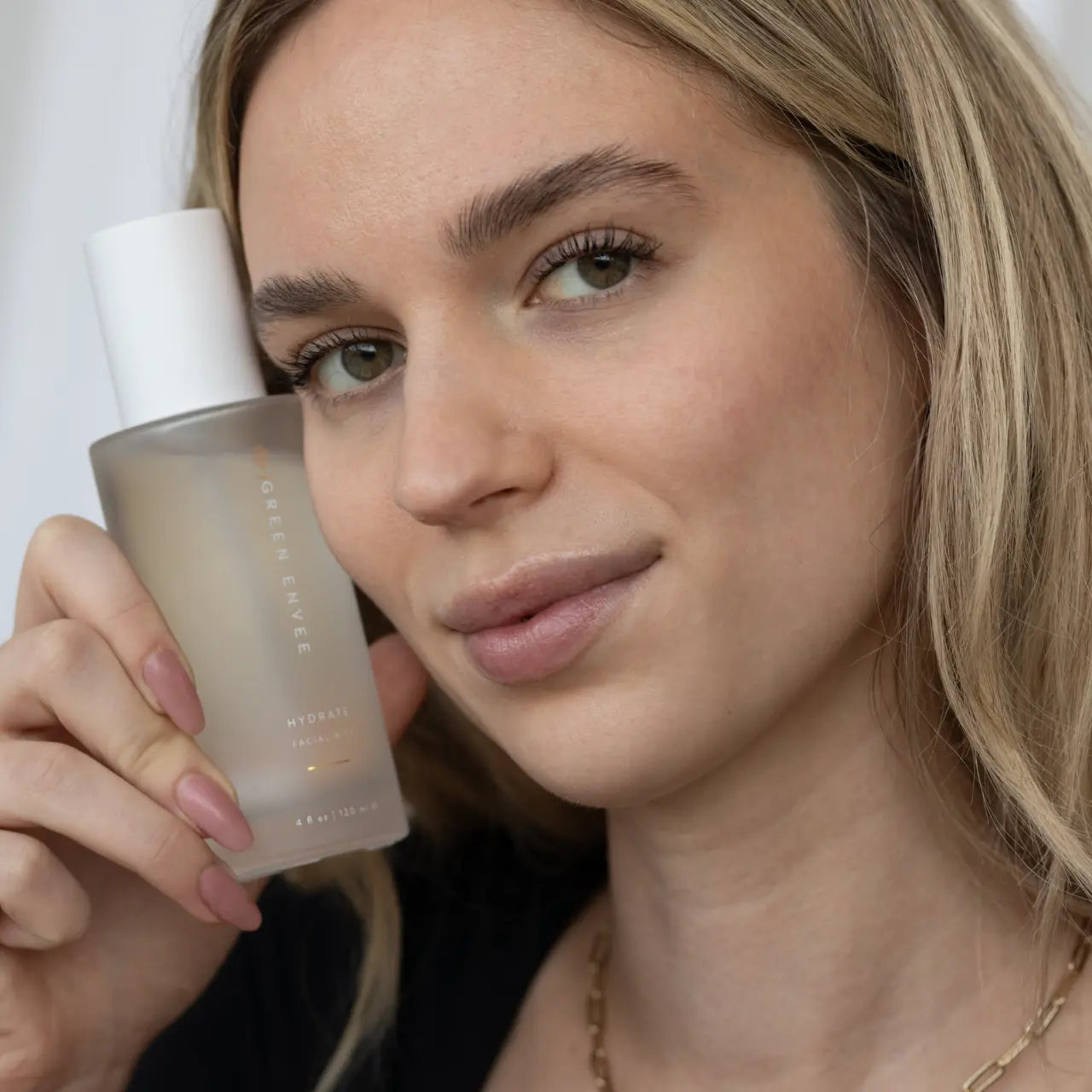 Green Envee Hydrate Facial Mist to soothe and calm sensitive or irritated skin.