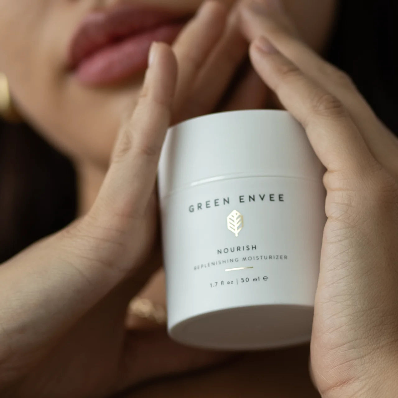 Green Envee Nourish Replenishing Moisturizer helps firm and smooth skin while supporting elasticity and suppleness.