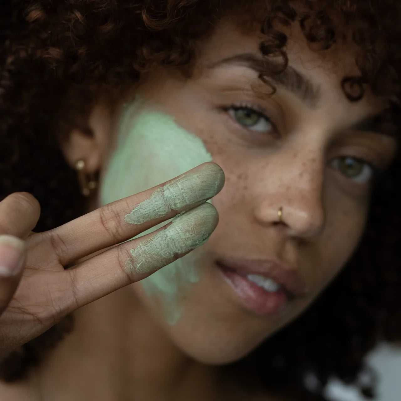 Green Envee Potent C Superfood Masque delivers deep hydration and repairs skin barrier for healthier skin.