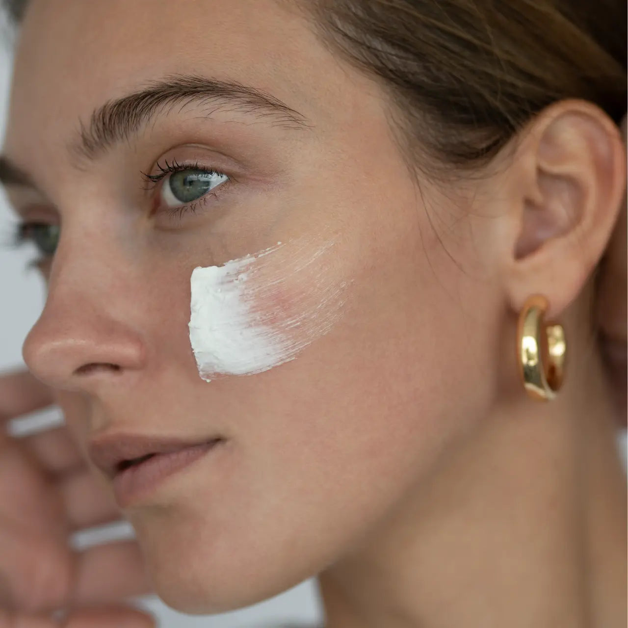 Green Envee Restore Hydration Masque provides intense hydration, plumping skin and replenishing moisture for a supple, smooth look.