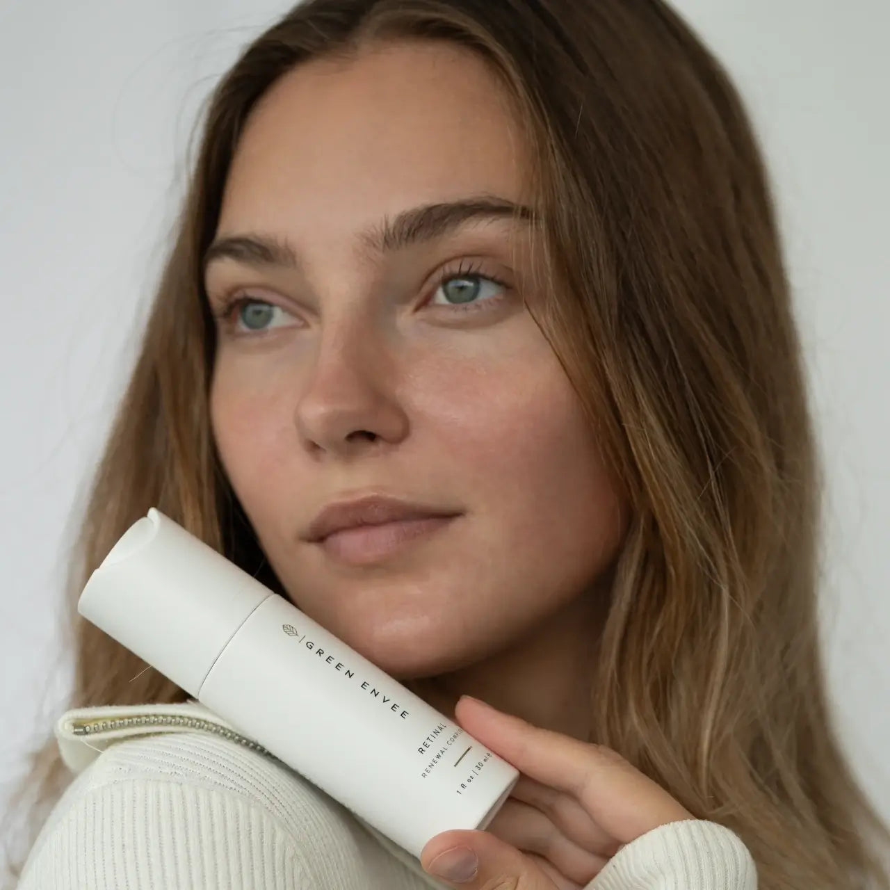 Green Envee Retinal Renewal Complex helps firm and smooth skin with gentle yet effective renewal.