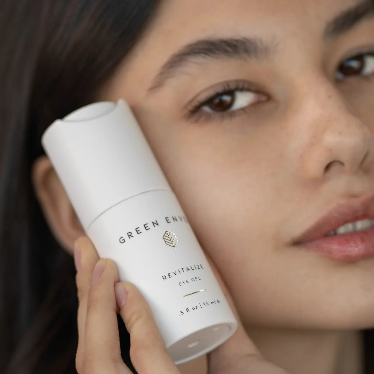 Green Envee Revitalize Eye Gel helps firm and smooth the skin around the eyes, reducing the look of fine lines.