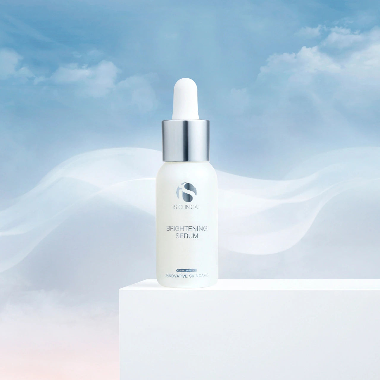 iS CLINICAL Brightening Serum hydrates and soothes skin, providing moisture and calming irritation for a balanced complexion.