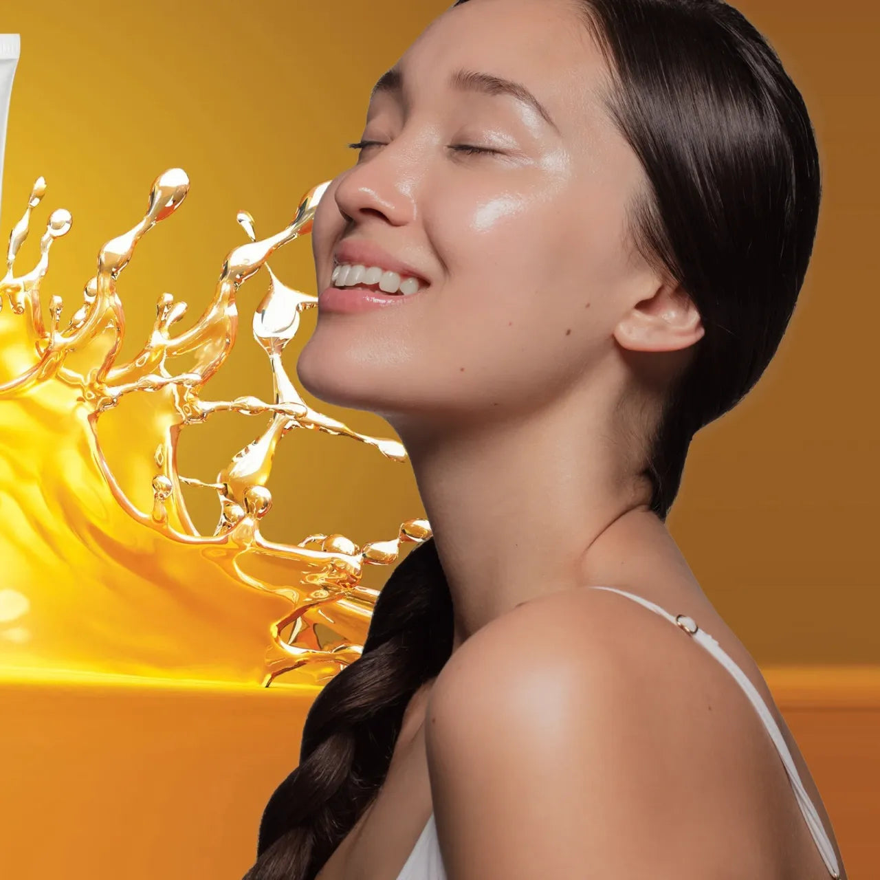 iS CLINICAL Warming Honey Cleanser gently exfoliates with papaya enzymes, revealing smooth, radiant skin.