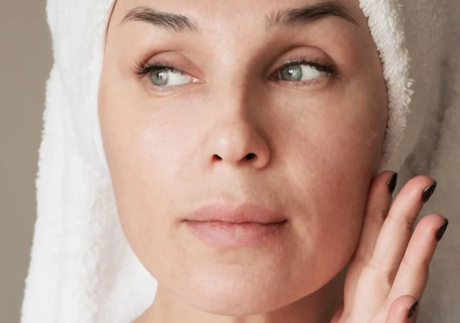 Hydrating facial mist that refreshes and soothes skin for a radiant glow