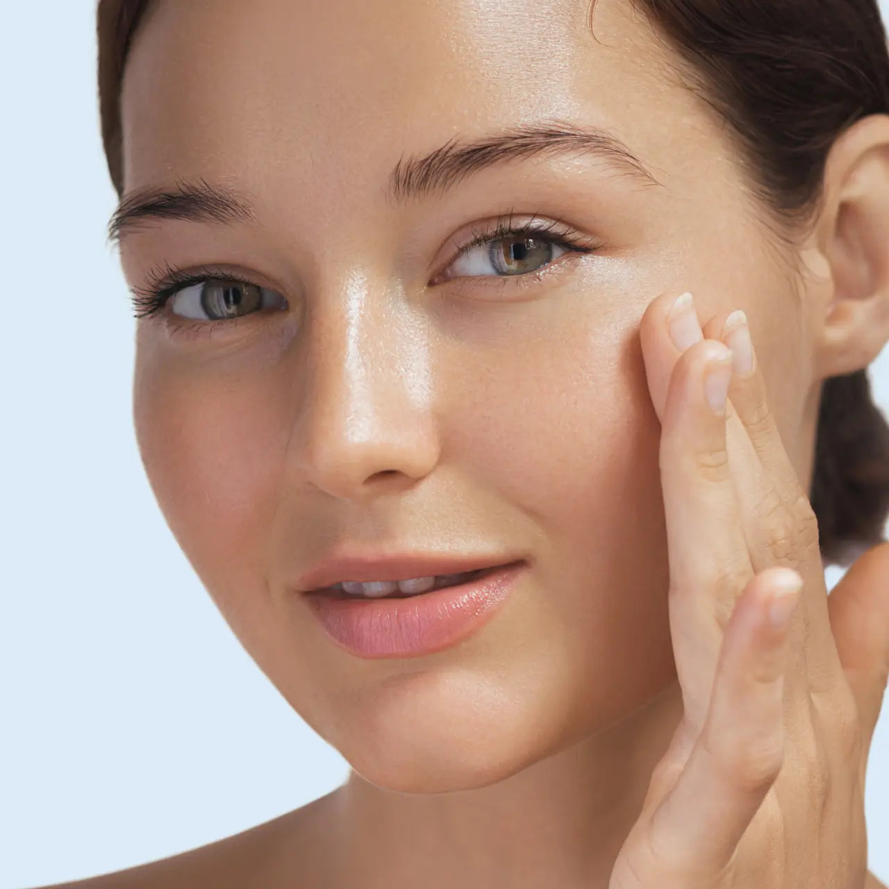 Osmosis Boost instant hydration boost nutrient mist that delivers a refreshing surge of moisture to plump, smooth, and revitalize dehydrated skin.