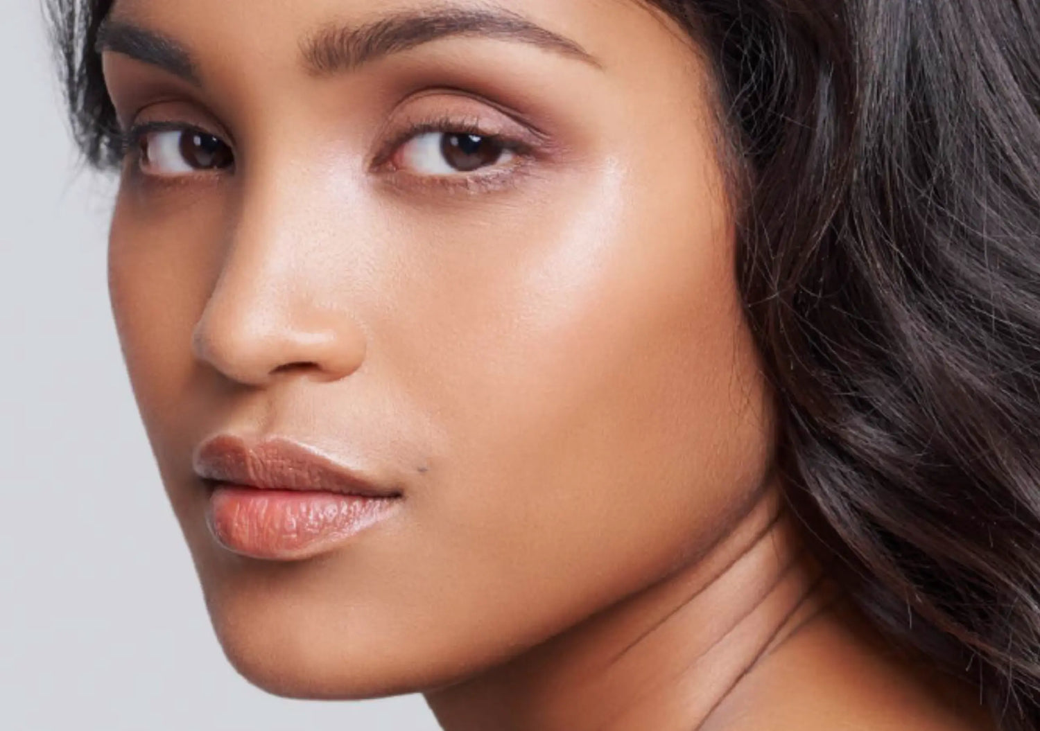 Balanced Oil Control – Witch Hazel and Lemongrass reduce excess shine